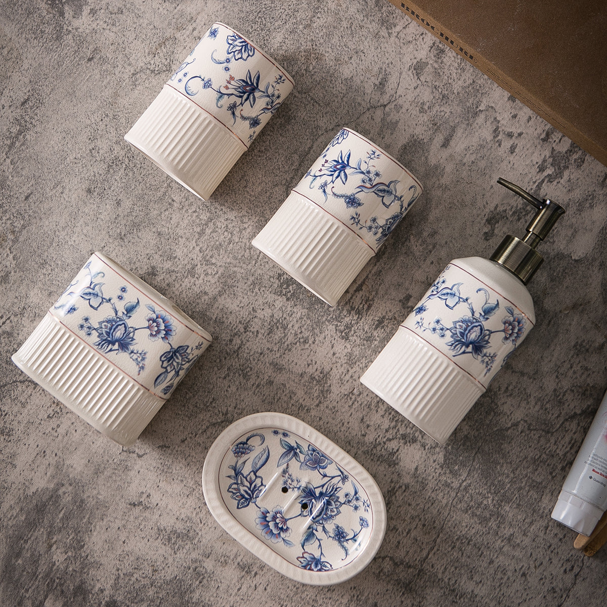 Heritage Botanica ceramic bathroom accessory set (Blue Pottery)