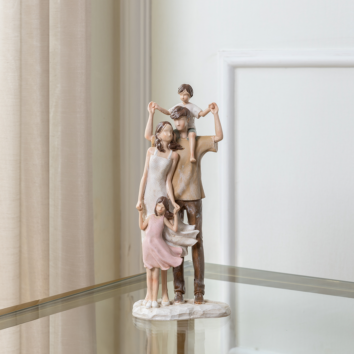 Forever Family Moment Home Decoration Item & Table Decorative Showpiece