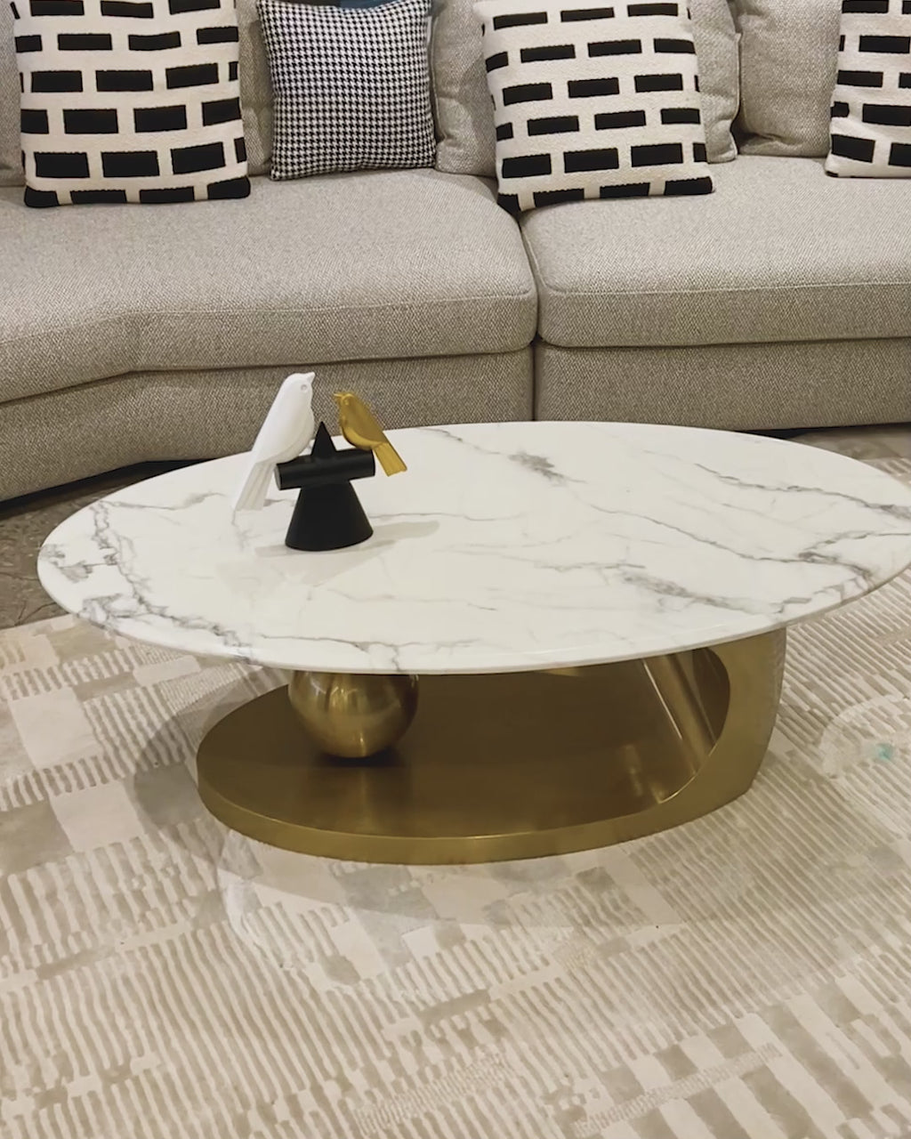 Amara Gold Base Round Accent Table - Gold (Stainless Steel) (N)
