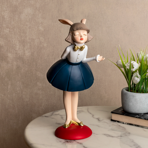 Alice In Wonderland Decorative Showpiece